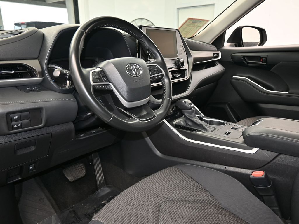 Used 2023 Silver Toyota LE image 13