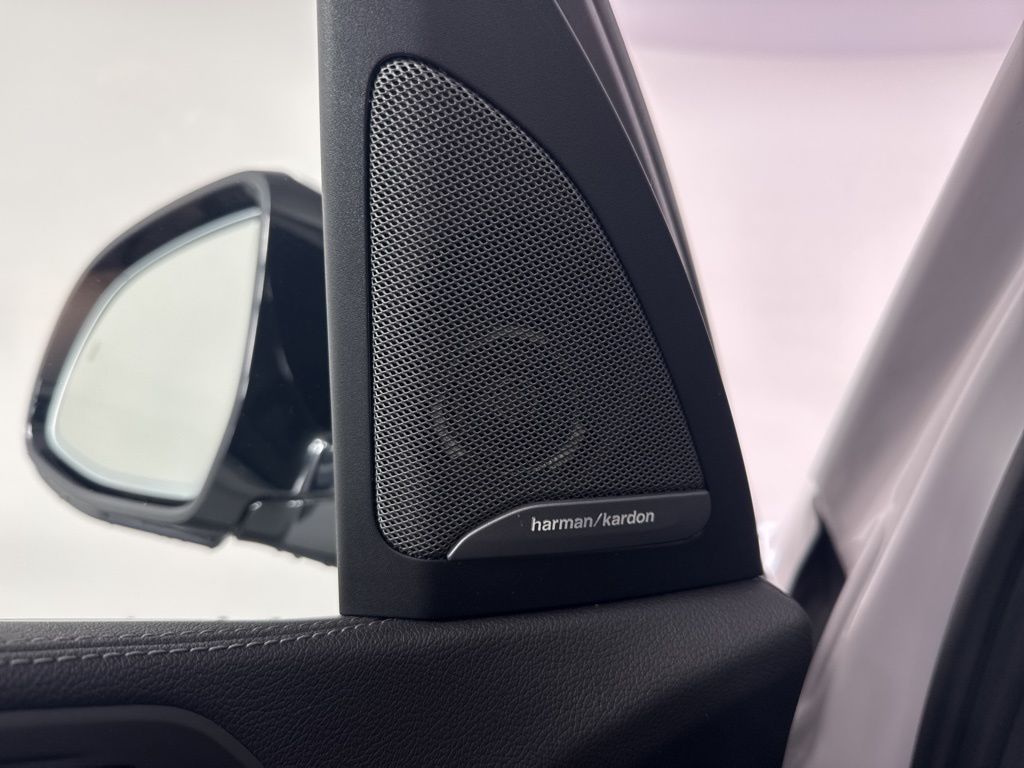 2021 BMW X7 xDrive40i 16