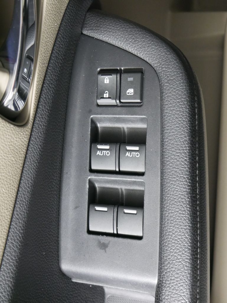 Thumbnail: 2017 Honda Pilot - 29