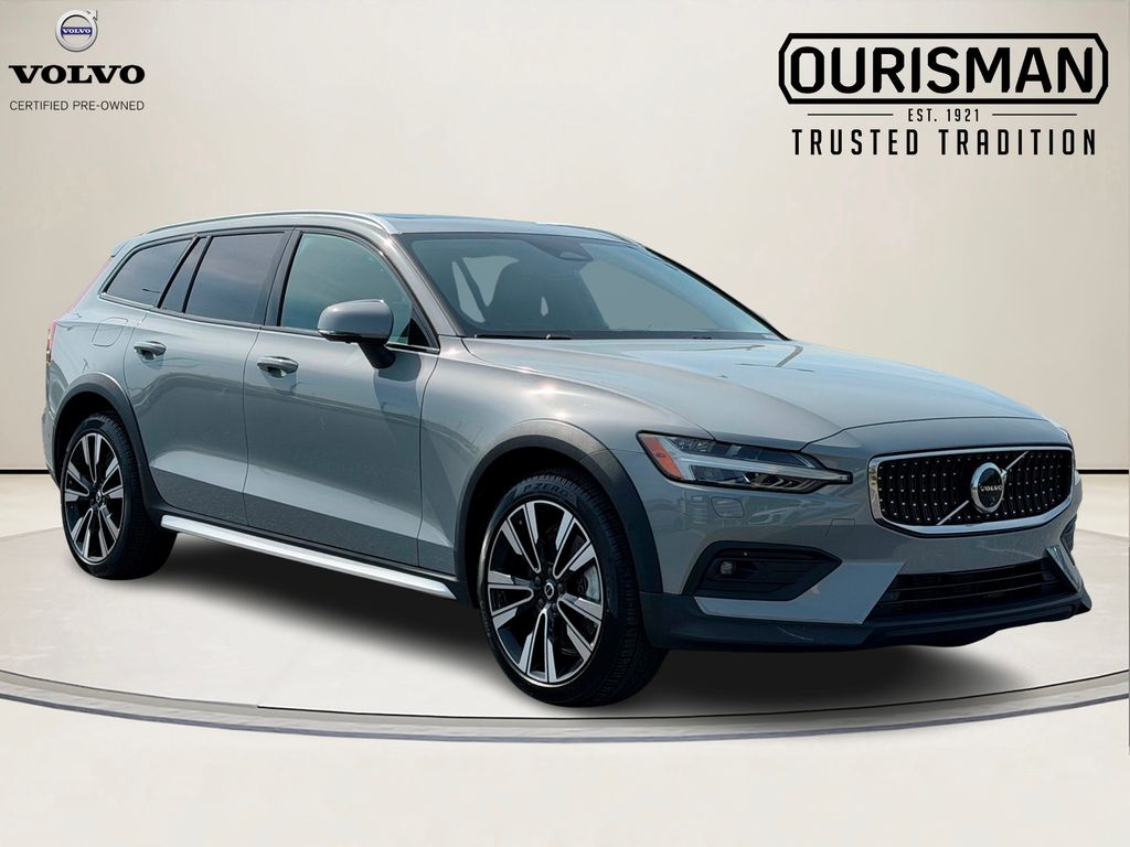 Vapour Gray 2025 Volvo V60 Cross Country B5 Ultra AWD Wagon All-Wheel Drive Automatic