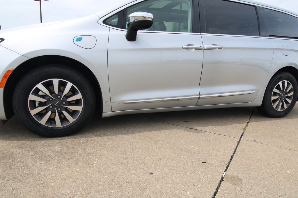 Used 2023 Chrysler Pacifica Hybrid Van