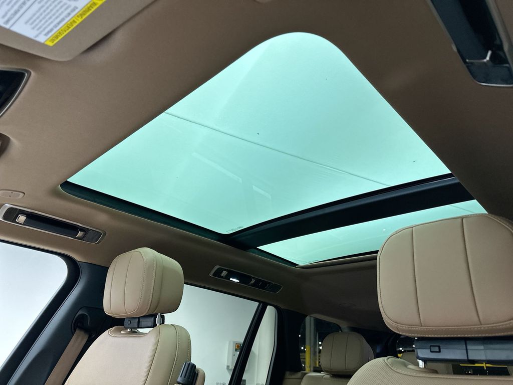Thumbnail: 2025 Land Rover Range Rover - 9
