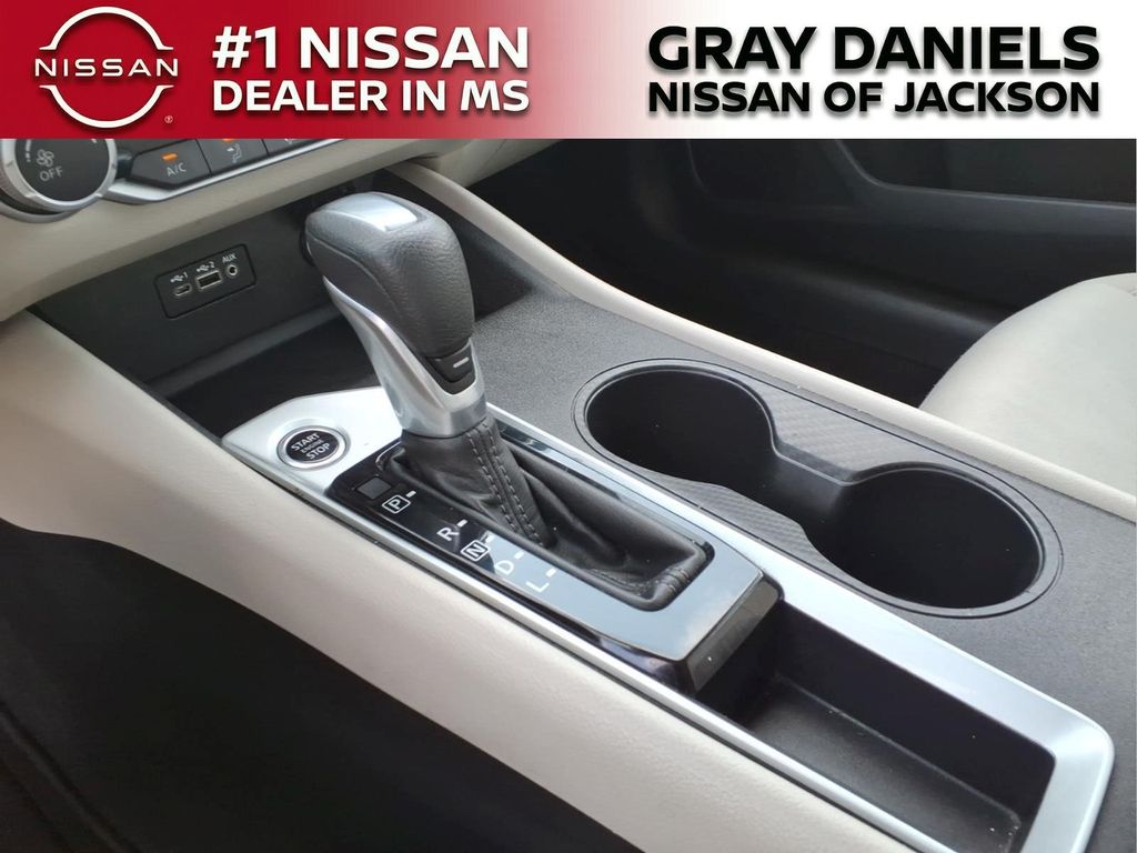 Used 2025 Nissan Altima Sedan