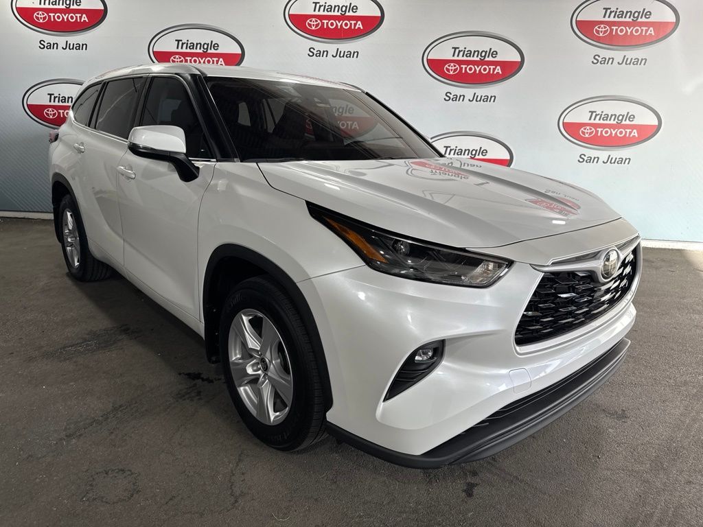 Thumbnail: 2022 Toyota Highlander - 3