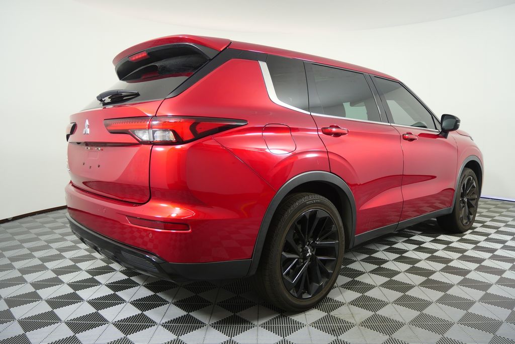Thumbnail: 2022 Mitsubishi Outlander - 3