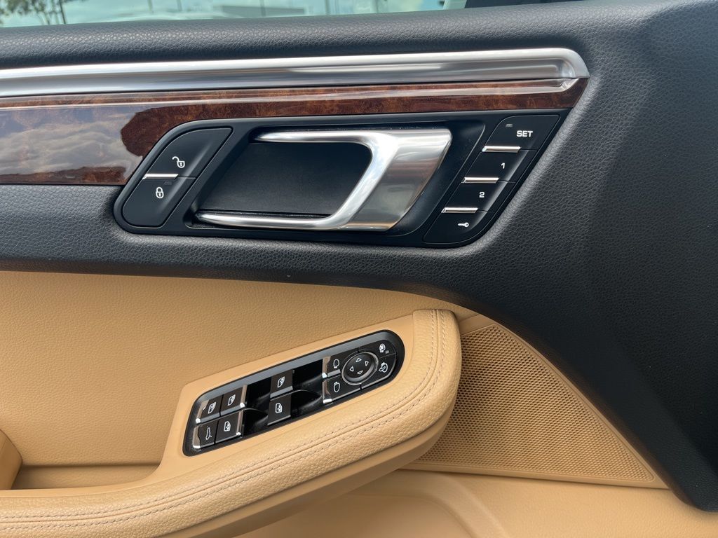 Thumbnail: 2017 Porsche Macan - 22