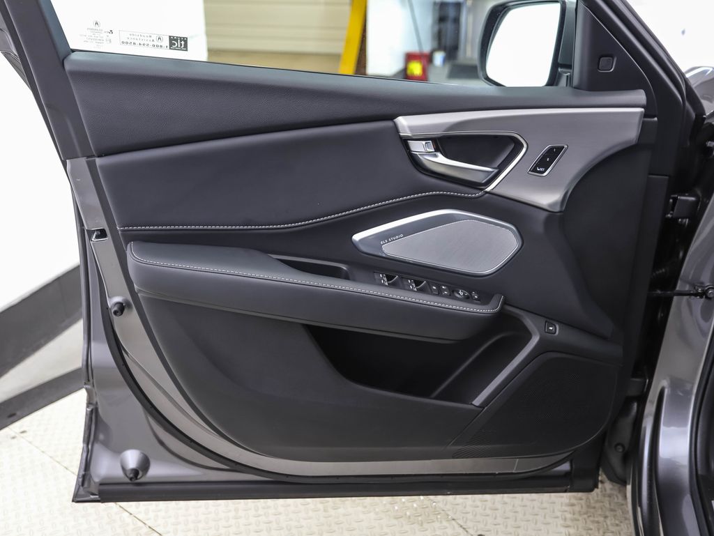 Thumbnail: 2025 Acura RDX - 9