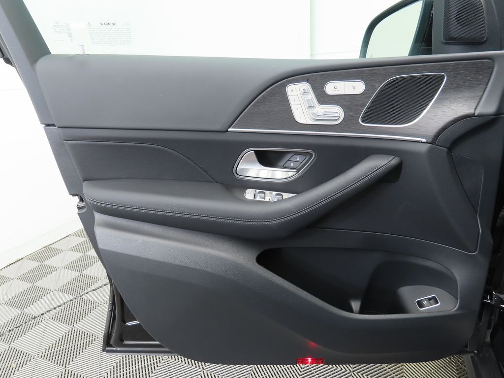 Thumbnail: 2026 Mercedes-Benz GLE - 24