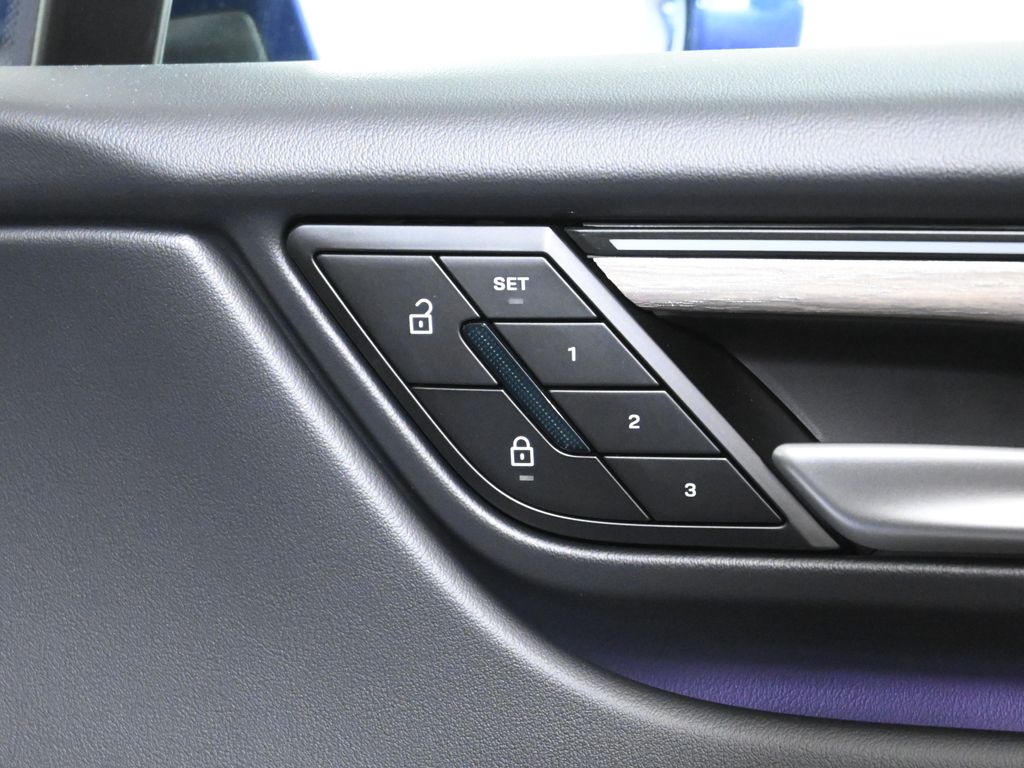 Thumbnail: 2024 Porsche Macan - 28