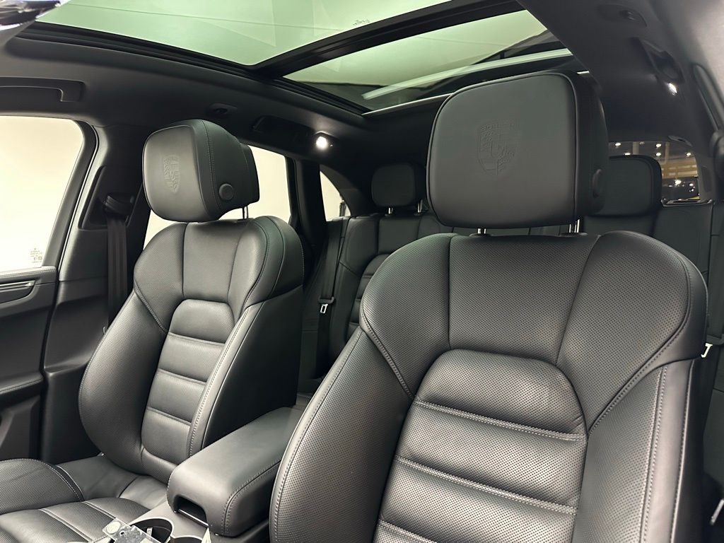 Thumbnail: 2024 Porsche Macan - 10