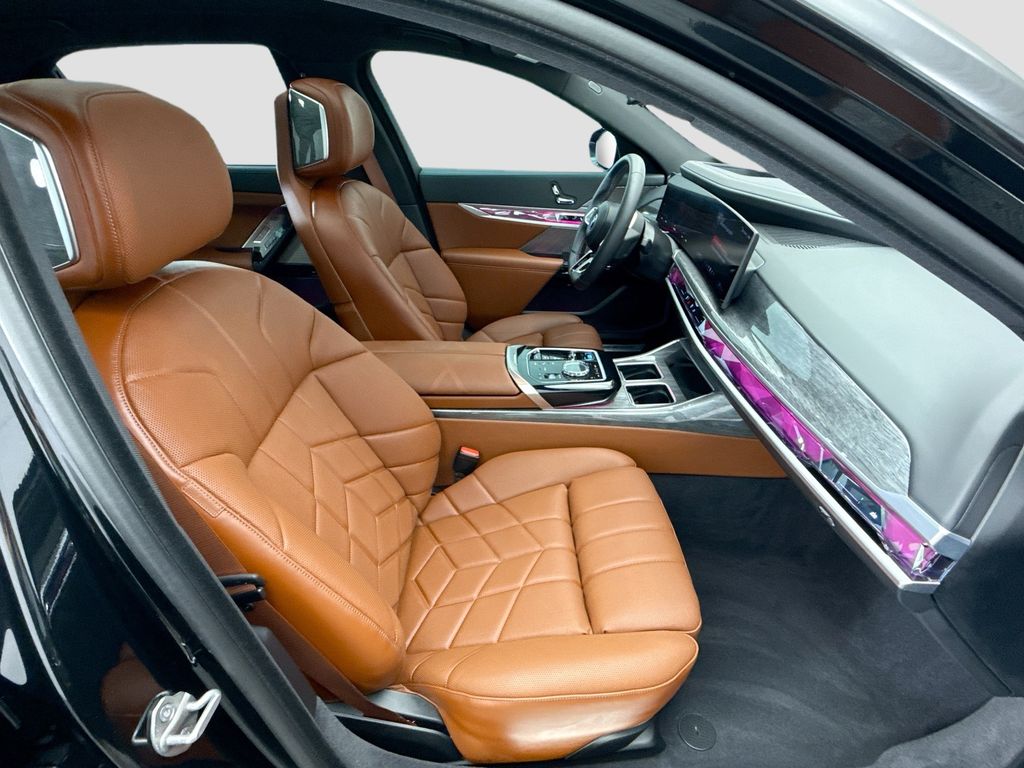 Thumbnail: 2024 BMW i7 - 19