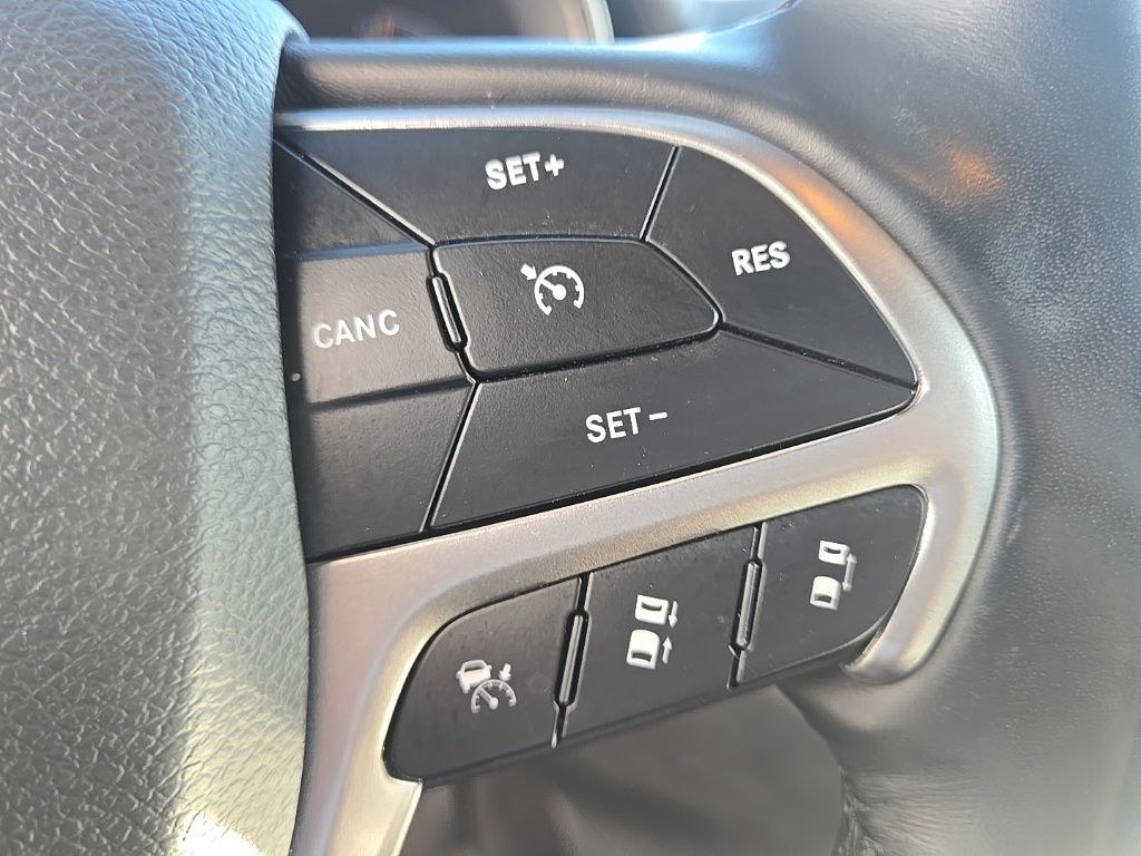 Used 2021 White Jeep High Altitude image 27