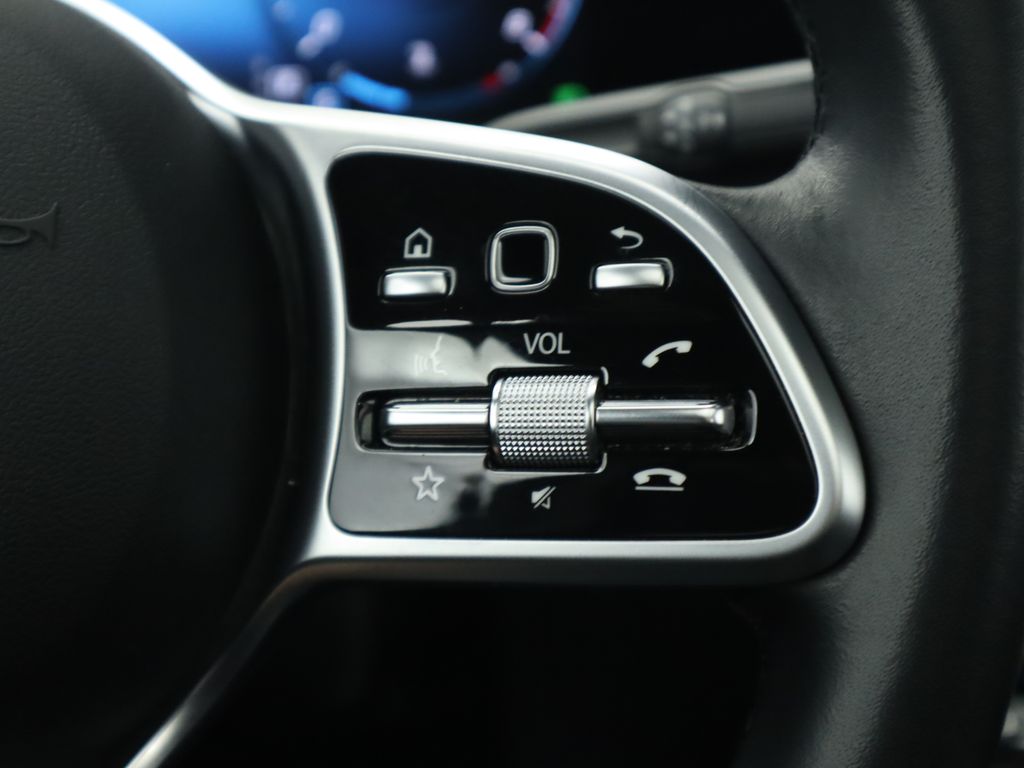 Thumbnail: 2023 Mercedes-Benz GLB - 12