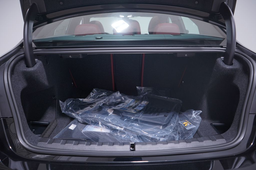 Thumbnail: 2026 BMW 3 Series - 13