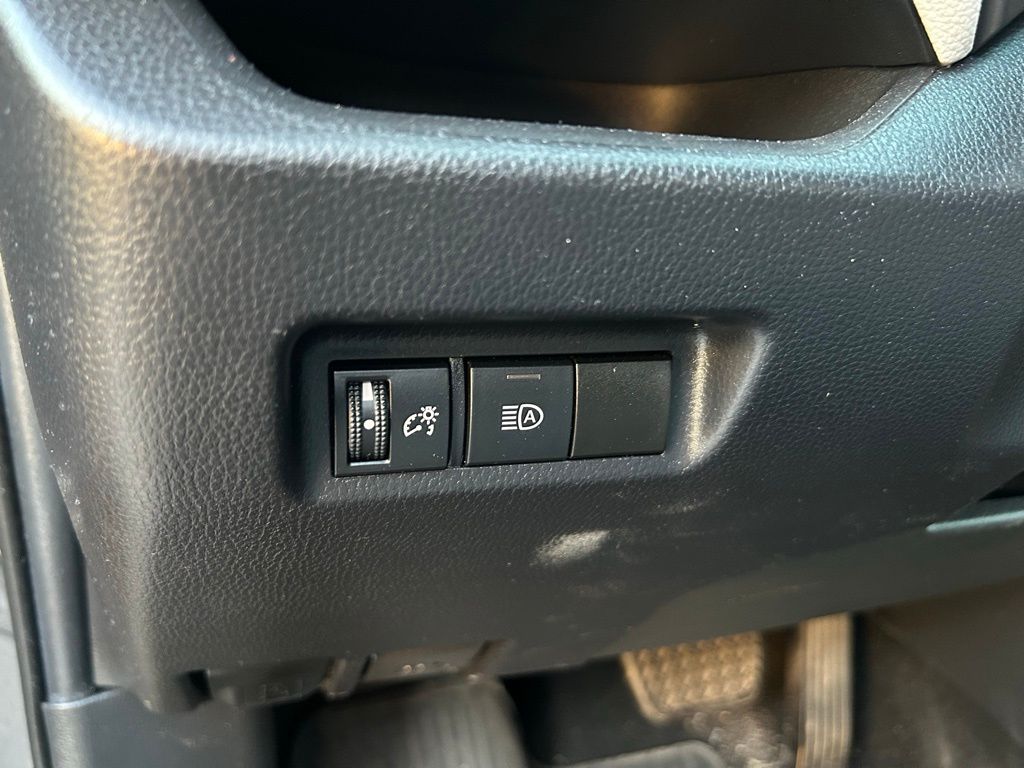 Thumbnail: 2021 Toyota RAV4 - 18