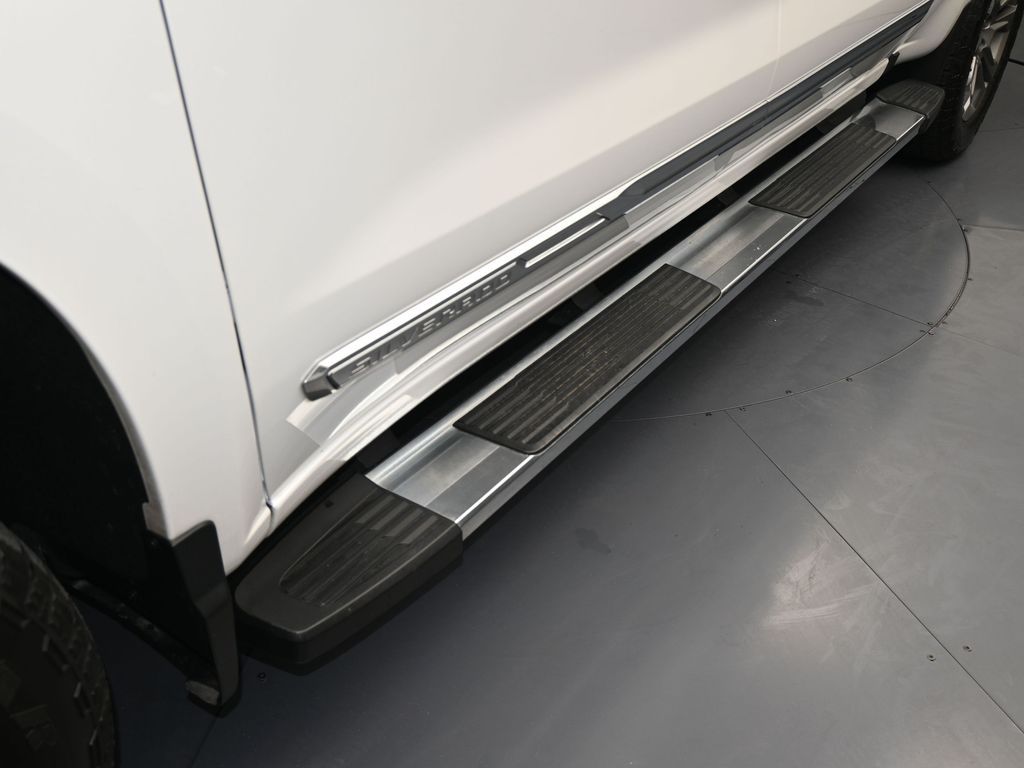 Used 2024 Iridescent Pearl Tricoat Chevrolet High Country image 38