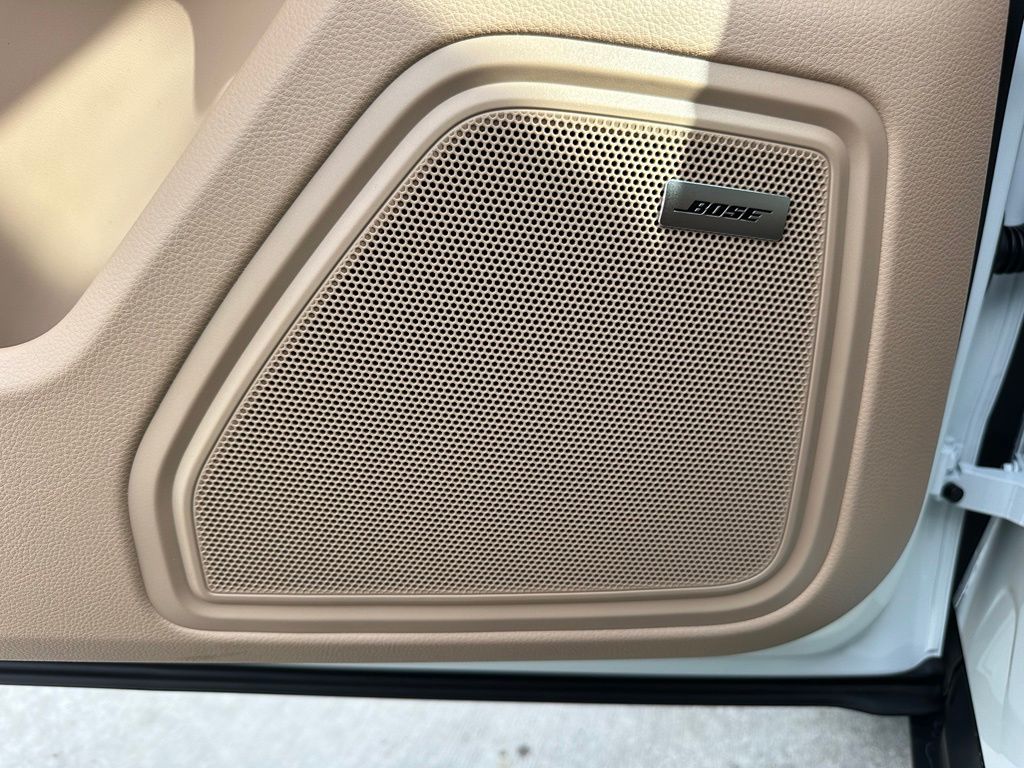 Thumbnail: 2026 Porsche Macan - 20