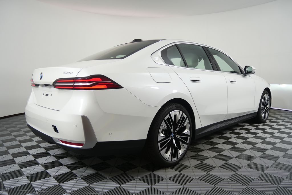 Thumbnail: 2026 BMW 5 Series - 3