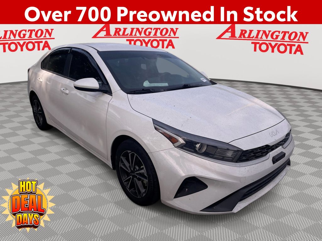 2024 Kia Forte LXS AT's photo