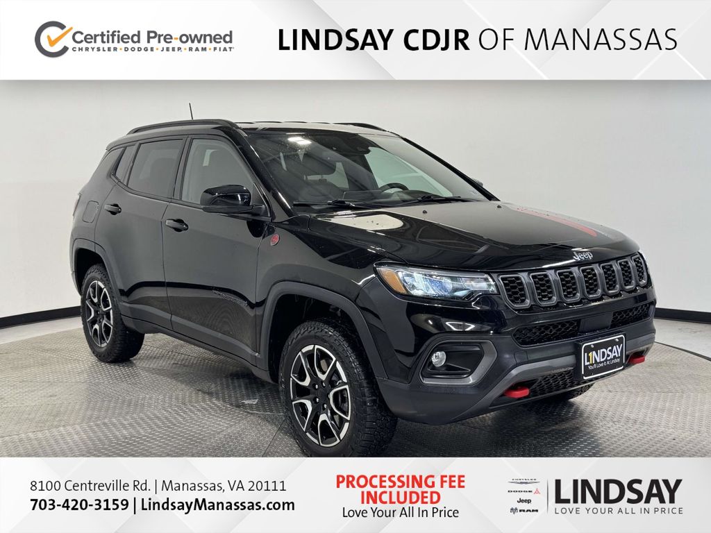 Diamond Black Crystal Pearlcoat 2024 Jeep Compass Trailhawk 4WD SUV / Crossover Four-Wheel Drive 8-Speed Automatic