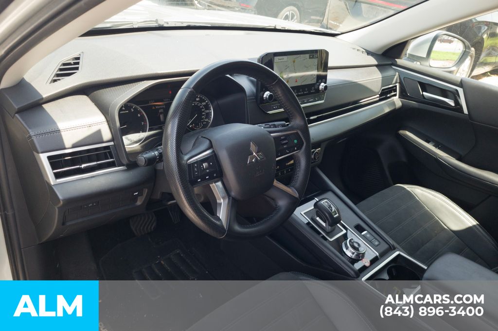 Used 2024 Gray Mitsubishi SE image 5
