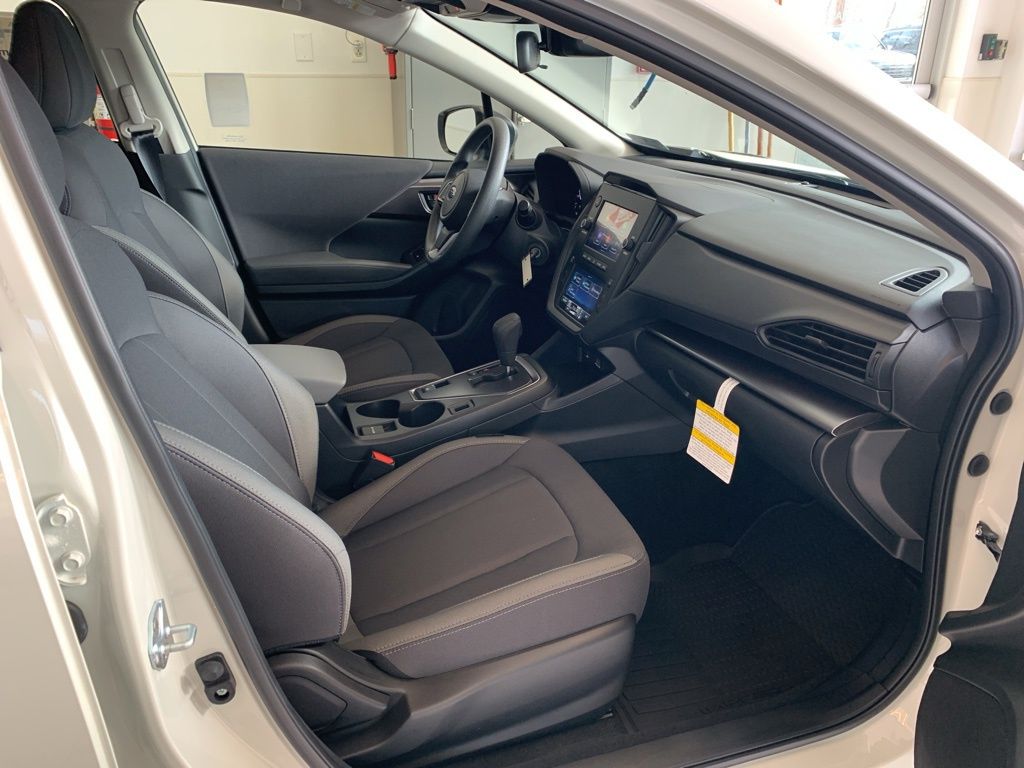 New 2025 White Subaru Base image 17