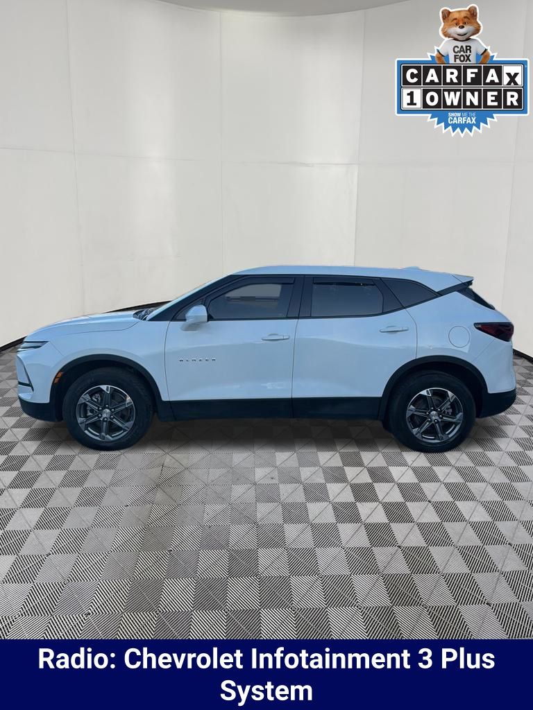 View vehicle photo 4