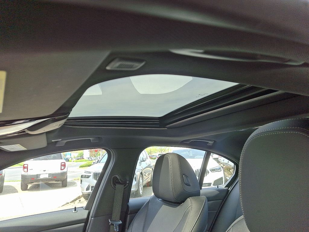 2024 BMW 3 Series 330i xDrive 15
