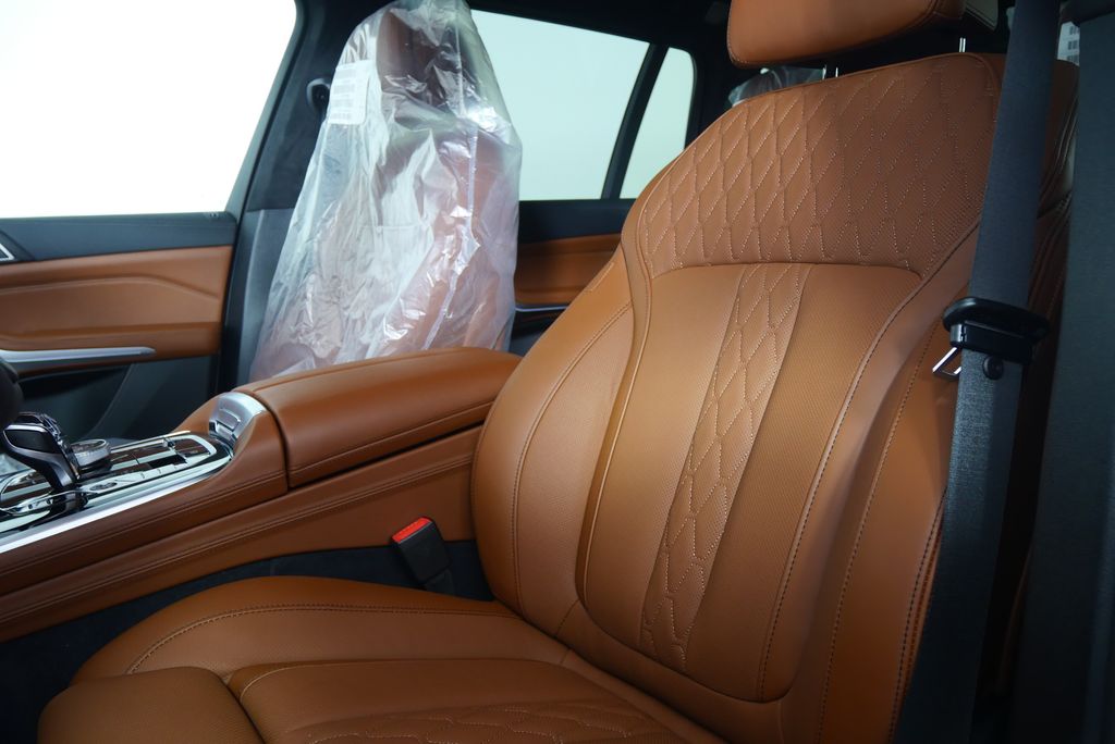 2026 BMW X7 Alpina XB7 14
