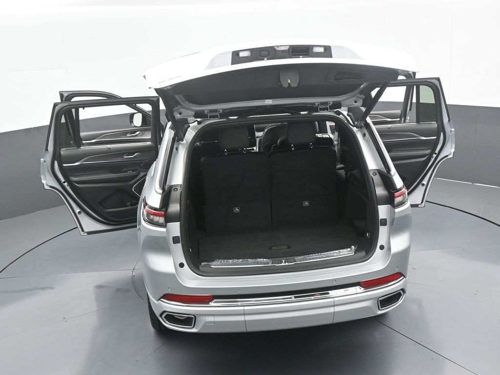 Used 2024 Silver Zynith Jeep Overland image 79