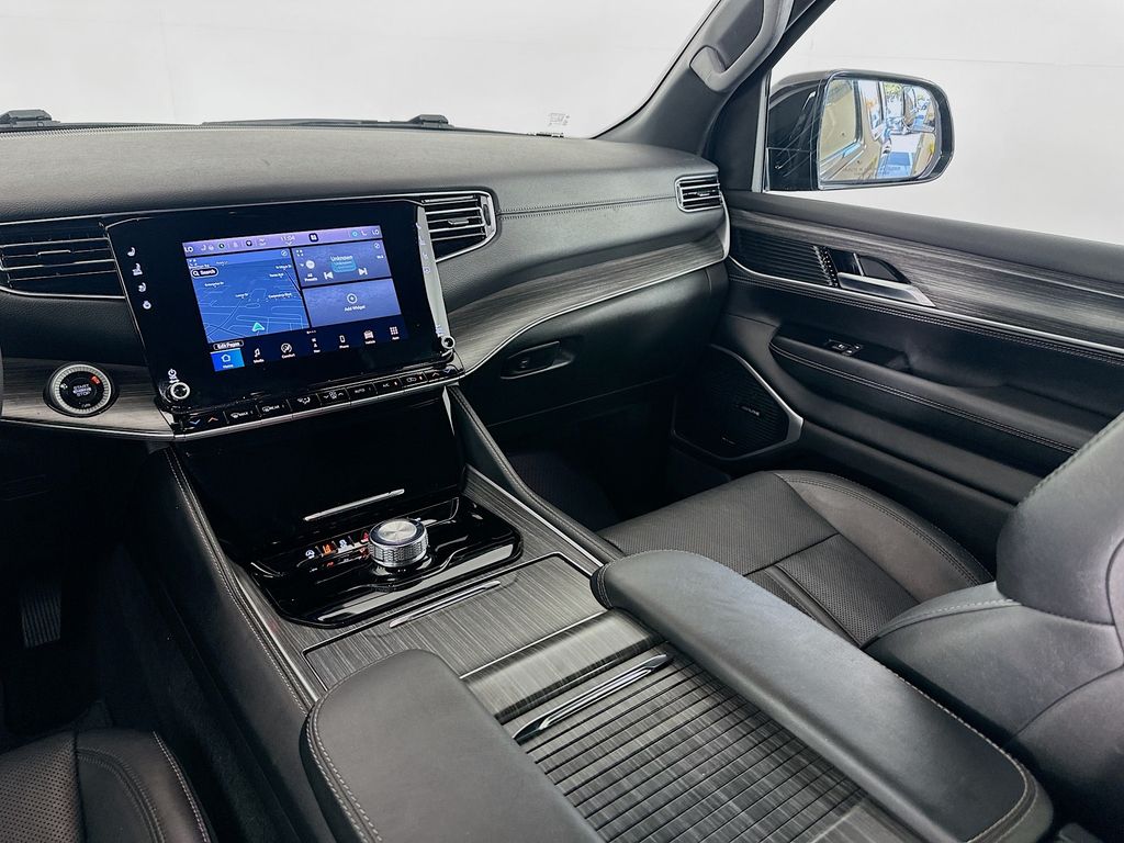 Thumbnail: 2024 Jeep Wagoneer - 23