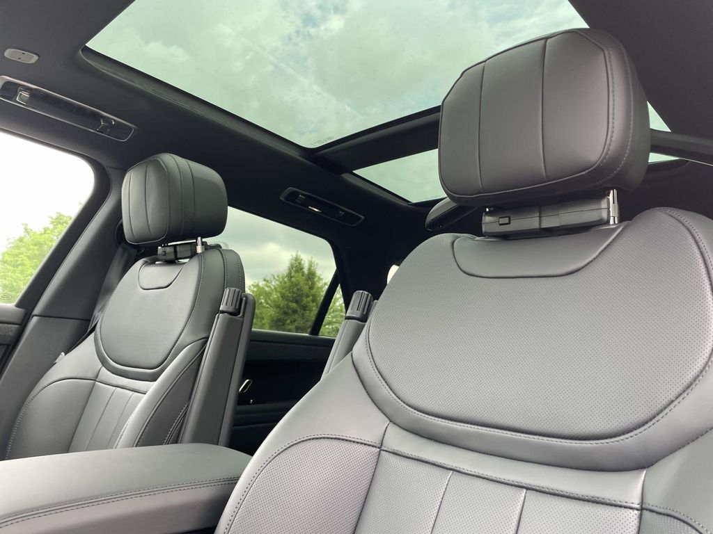 New 2026 White Land Rover Dynamic SE image 15