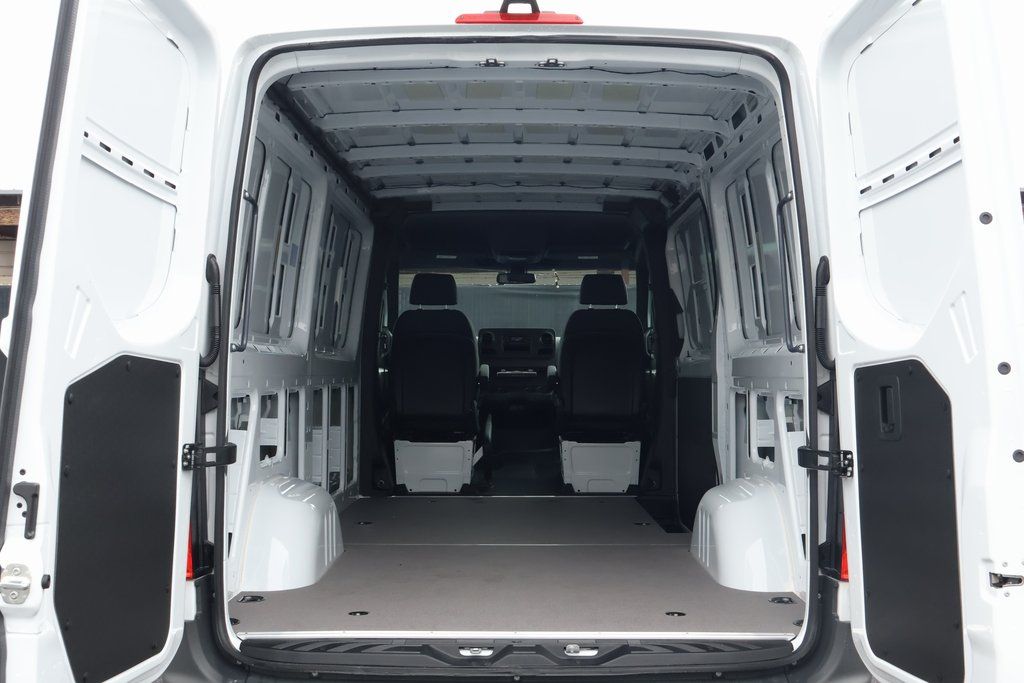 2025 Mercedes-Benz Sprinter 2500 8