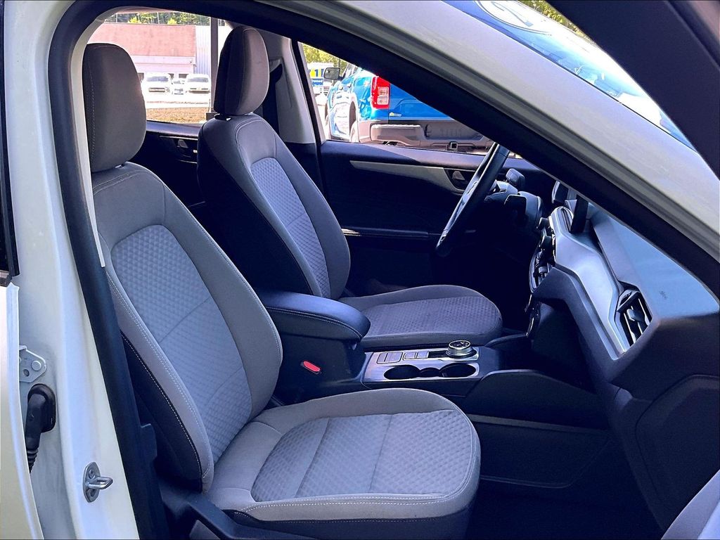 2022 Ford Escape — photo 11