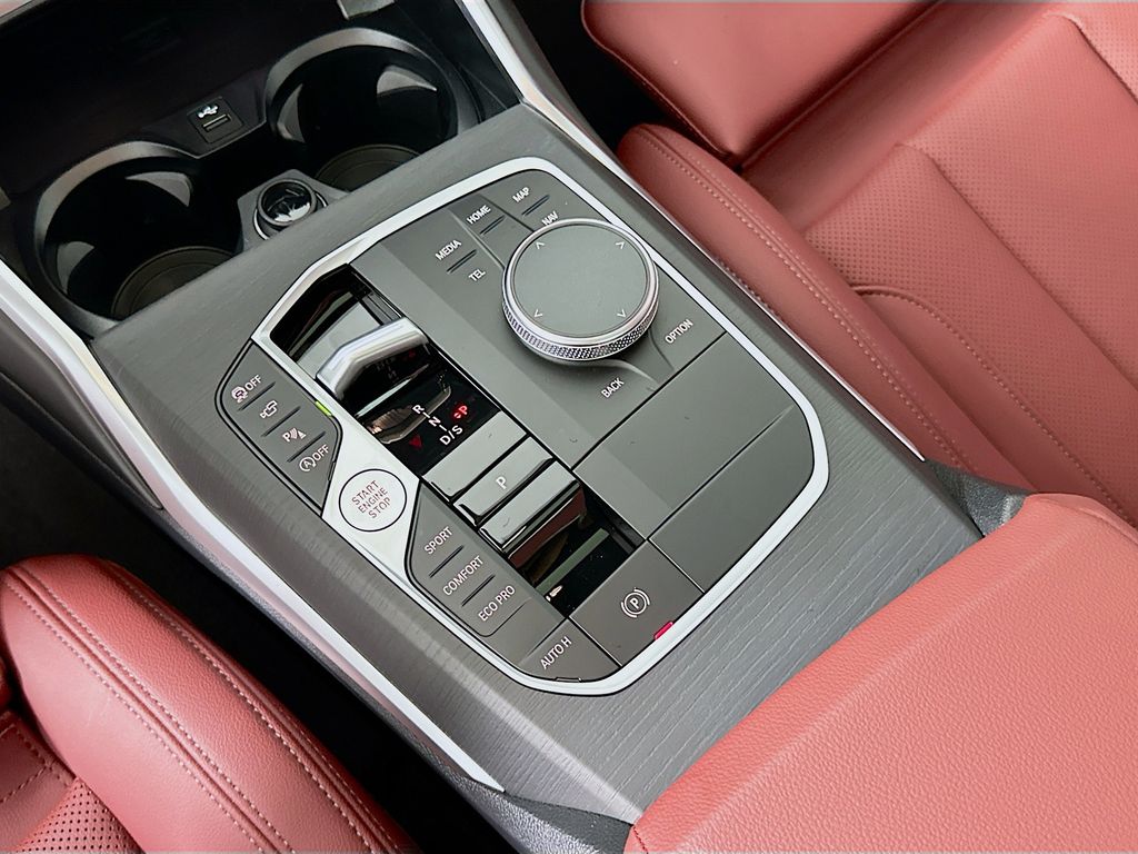 Thumbnail: 2026 BMW 3 Series - 15
