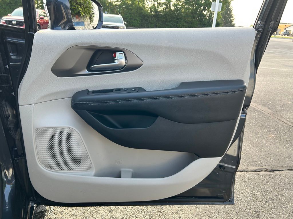 Thumbnail: 2019 Chrysler Pacifica - 29