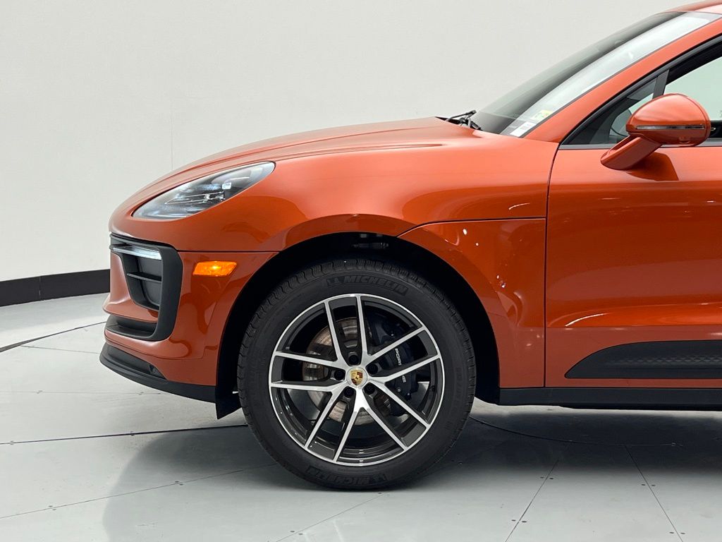 2025 Porsche Macan  30