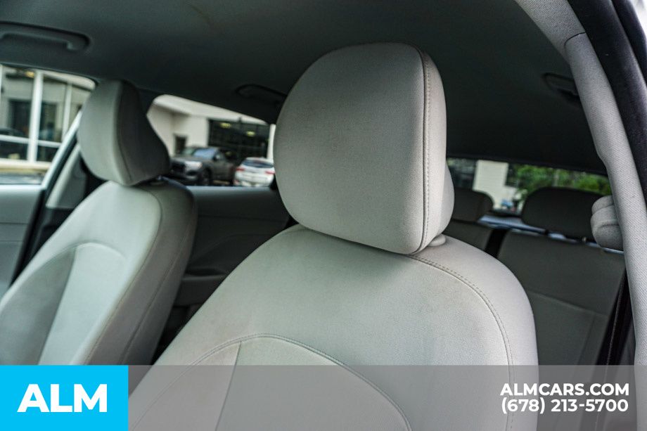 Used 2024 White Hyundai SEL image 18