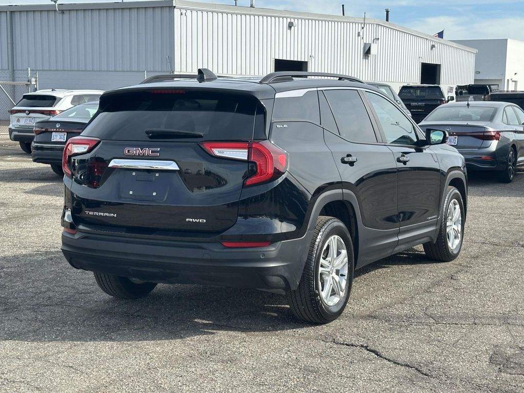 View vehicle photo 4