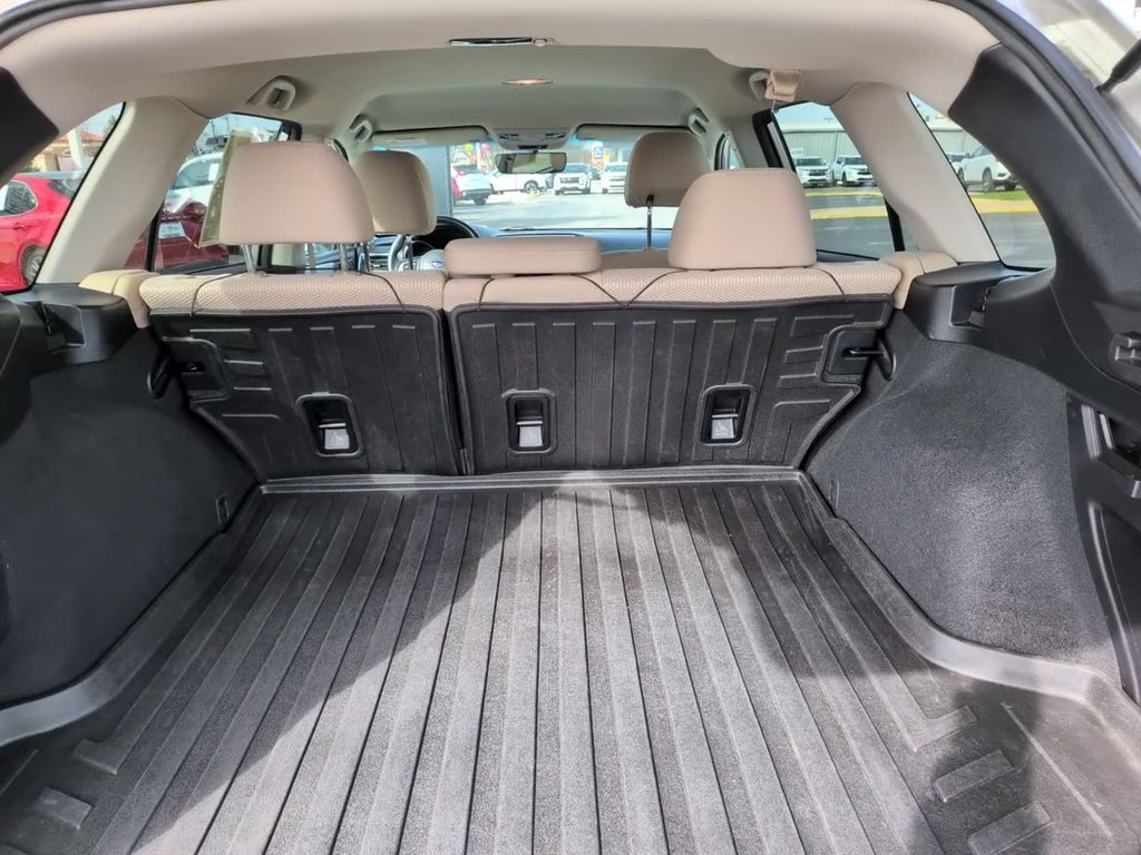 Used 2017 Gray Subaru 2.5i Premium image 10