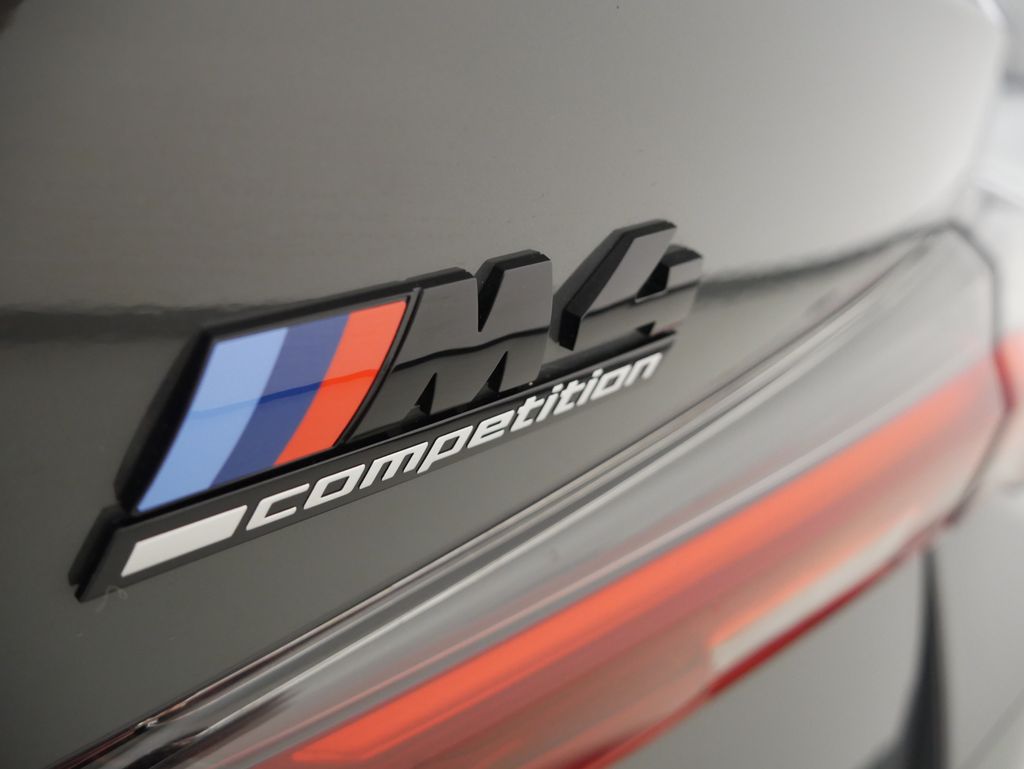 Thumbnail: 2024 BMW M4 - 10