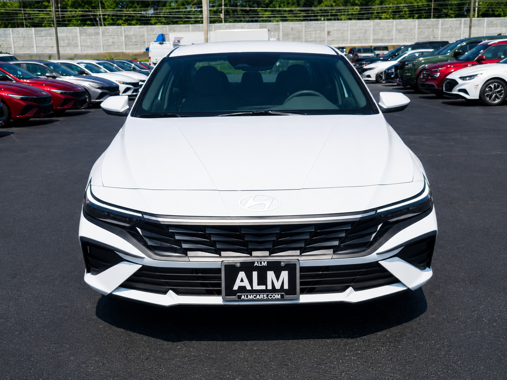 New 2026 White Hyundai SE image 2