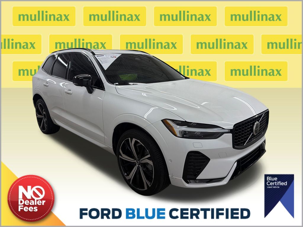 2023 Volvo XC60 B6 Ultimate Dark Theme