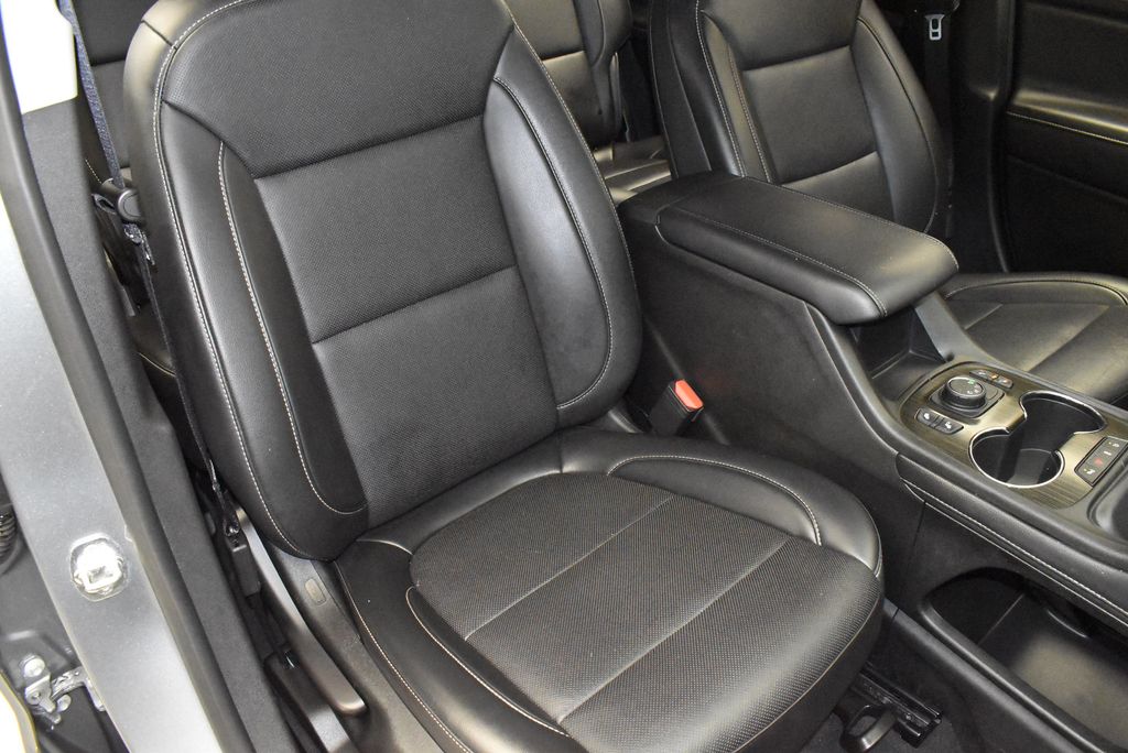 2023 GMC Acadia SLT 23