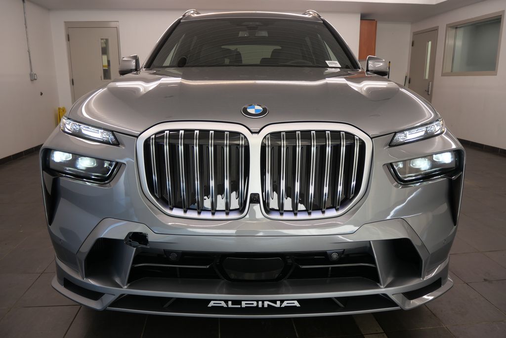 2026 BMW X7 Alpina XB7 8