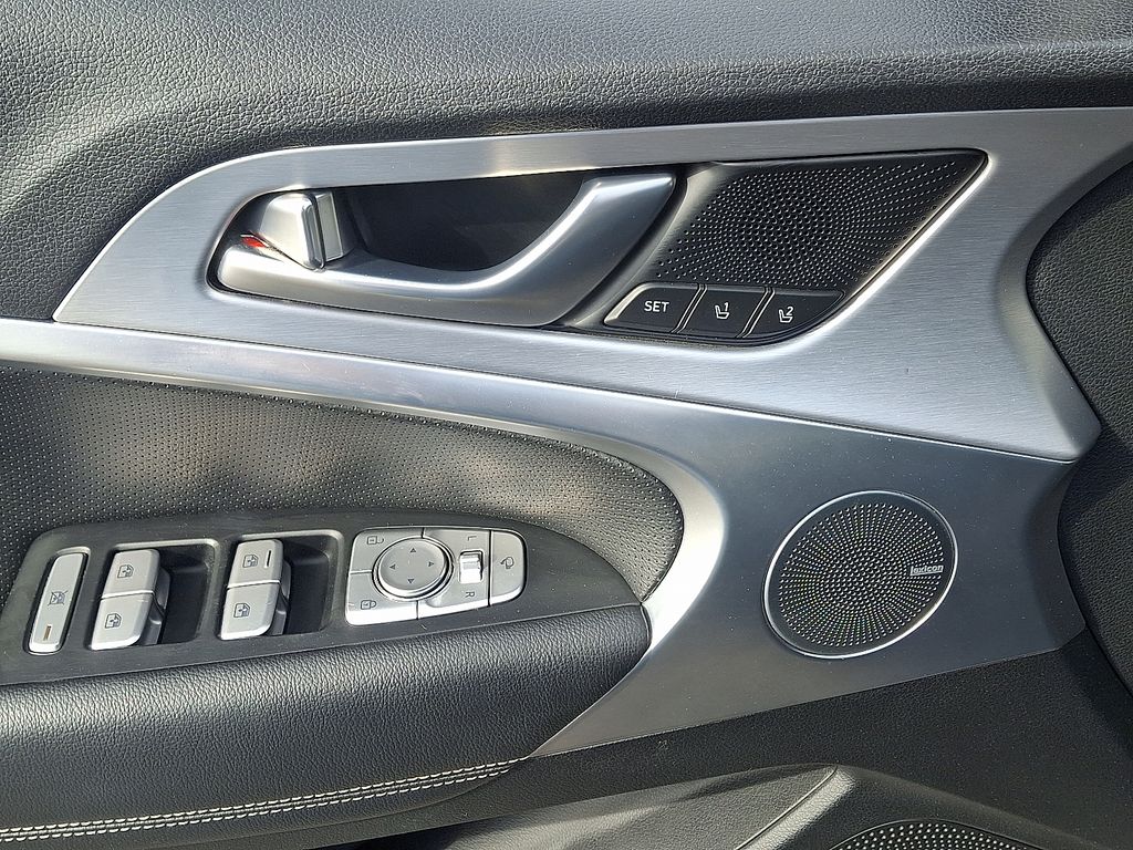 Thumbnail: 2021 Genesis G70 - 12