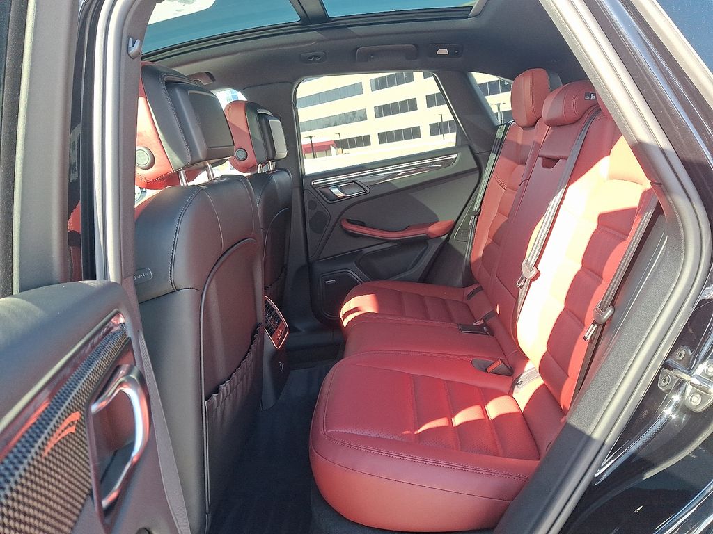 Thumbnail: 2026 Porsche Macan - 13