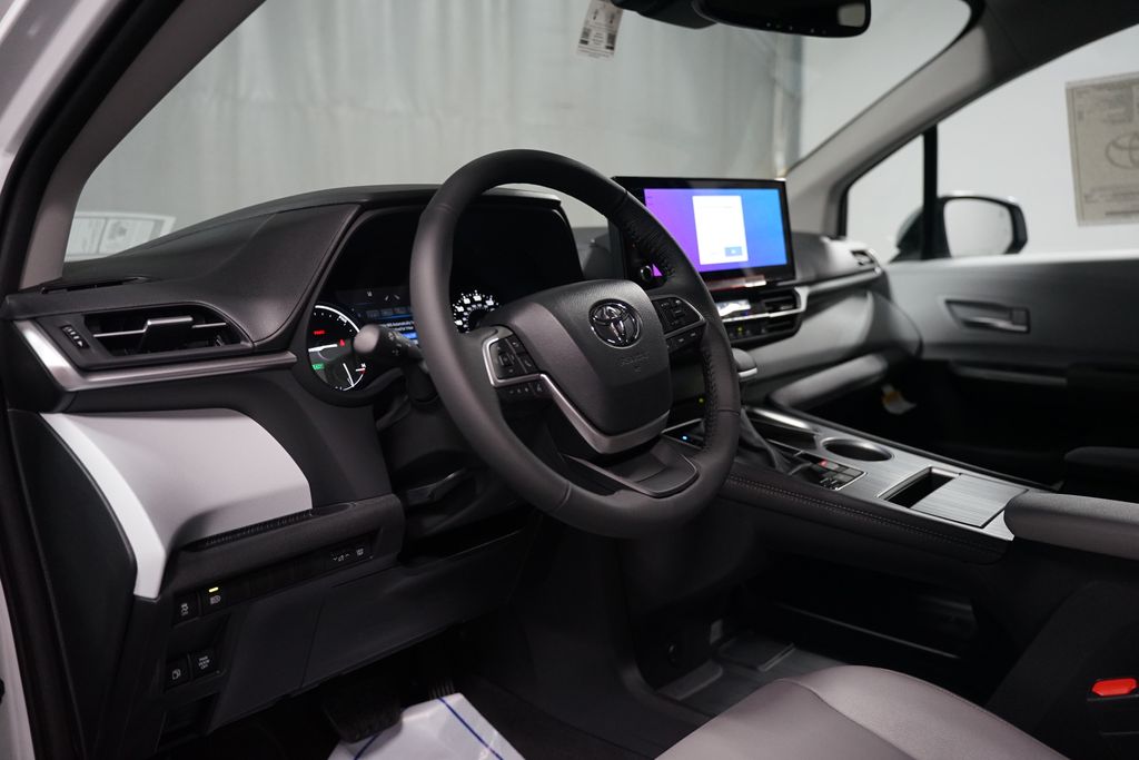 Thumbnail: 2025 Toyota Sienna - 17