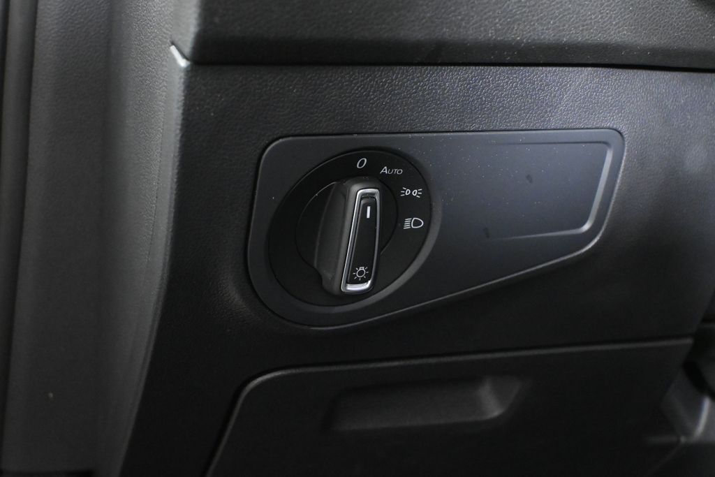 Thumbnail: 2023 Volkswagen Tiguan - 28