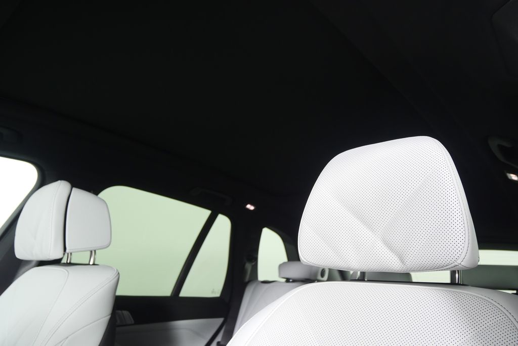 Thumbnail: 2026 BMW X5 - 12